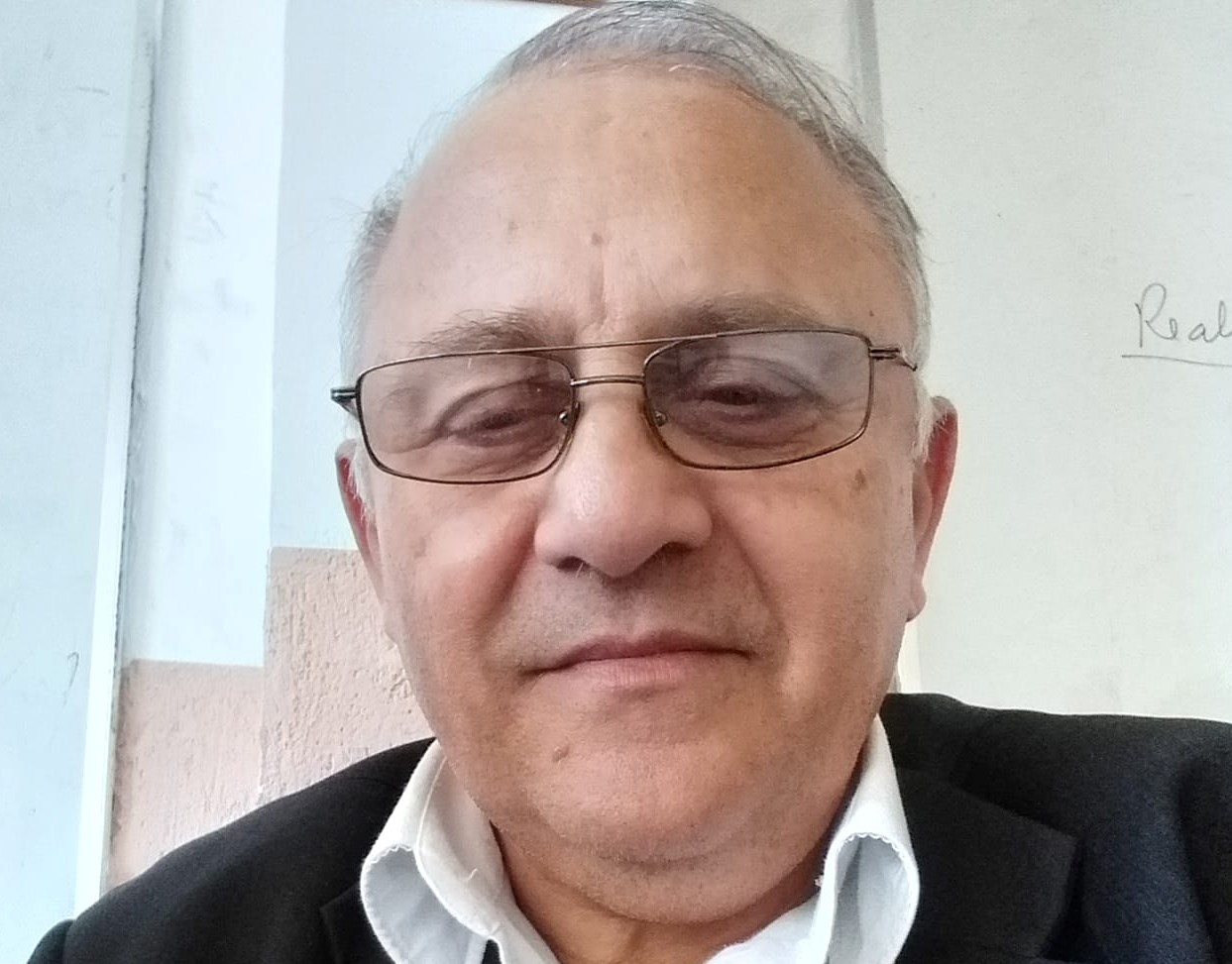 S-a stins din viaţă, la doar 65 de ani, profesorul Ion Şerban, de la CN „Ion Minulescu” Slatina S-a stins din viaţă, la doar 65 de ani, profesorul Ion Şerban, de la CN „Ion Minulescu” Slatina