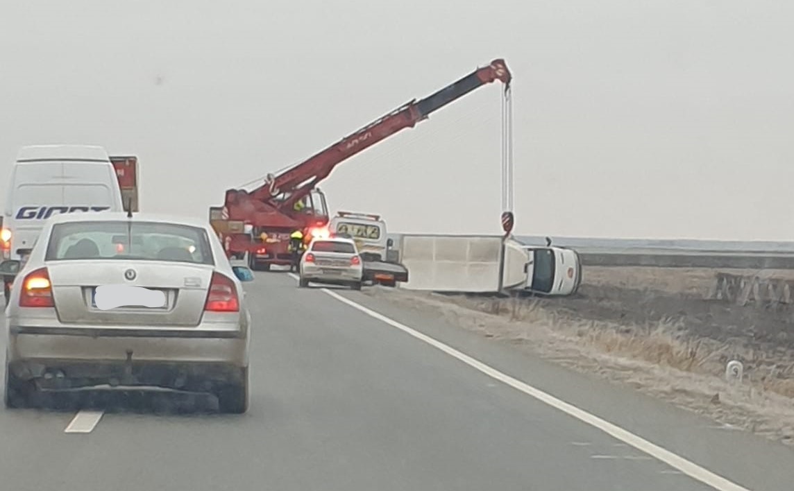 Circulaţia se desfăşoară pe un fir, pe DN 65, între Valea Mare şi Jitaru Circulaţia se desfăşoară pe un fir, pe DN 65, între Valea Mare şi Jitaru