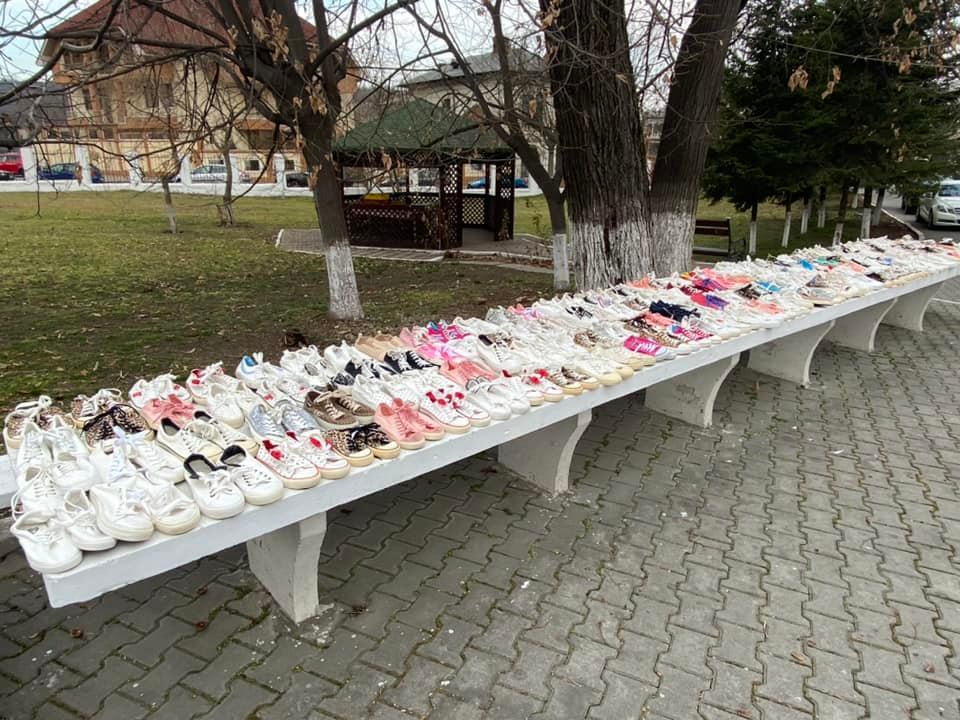 Cei care au nevoie de o pereche de încălţăminte sunt aşteptaţi la Biserica Adormirea Maicii Domnului din Slatina Cei care au nevoie de o pereche de încălţăminte sunt aşteptaţi la Biserica Adormirea Maicii Domnului din Slatina