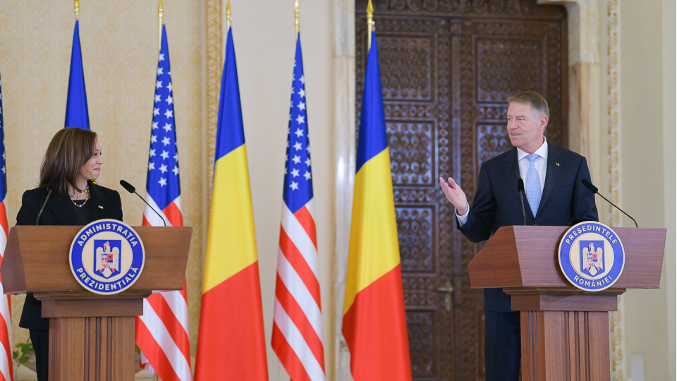Klaus Iohannis, în timpul vizitei vicepreşedintelui SUA, Kamala Harris: „NATO va acționa fără ezitare pentru apărarea fiecărui stat aliat, inclusiv, evident, a României. Klaus Iohannis, în timpul vizitei vicepreşedintelui SUA, Kamala Harris: „NATO va acționa fără ezitare pentru apărarea fiecărui stat aliat, inclusiv, evident, a României.