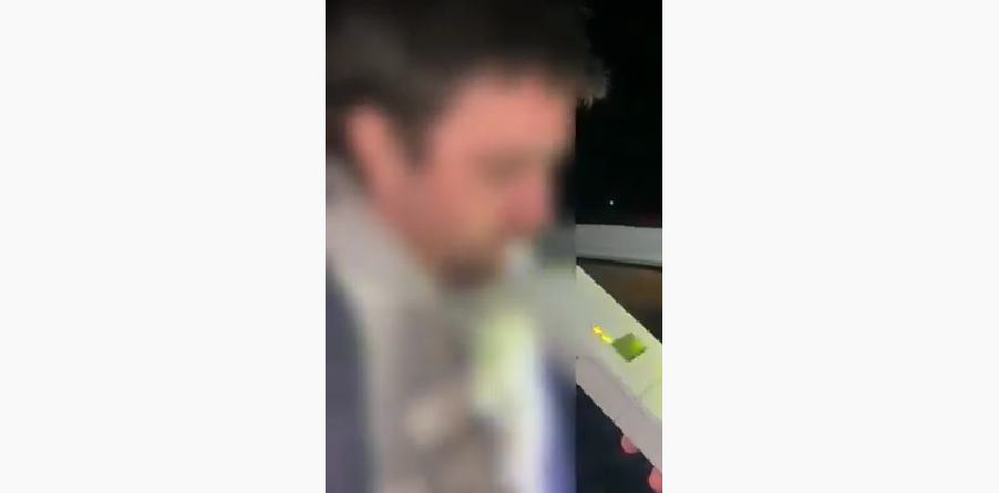 VIDEO. Un tânăr din Olt, băut bine, a încercat să scape de echipajul de poliţie. Şoferul a fost prins pe un drum agricol VIDEO. Un tânăr din Olt, băut bine, a încercat să scape de echipajul de poliţie. Şoferul a fost prins pe un drum agricol