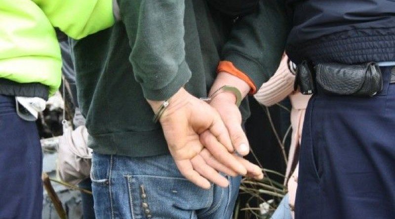 Un tânăr de 20 de ani, din Caracal, arestat preventiv, pentru un furt comis în urmă cu 6 luni, în Craiova Un tânăr de 20 de ani, din Caracal, arestat preventiv, pentru un furt comis în urmă cu 6 luni, în Craiova