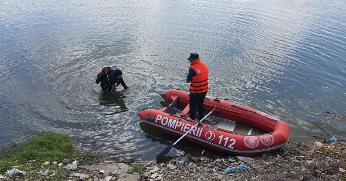 VIDEO. Bărbat de 41 de ani, înecat într-un lac din Drăghiceni. Localnicii l-au văzut înotând în zona neamenajată scăldatului