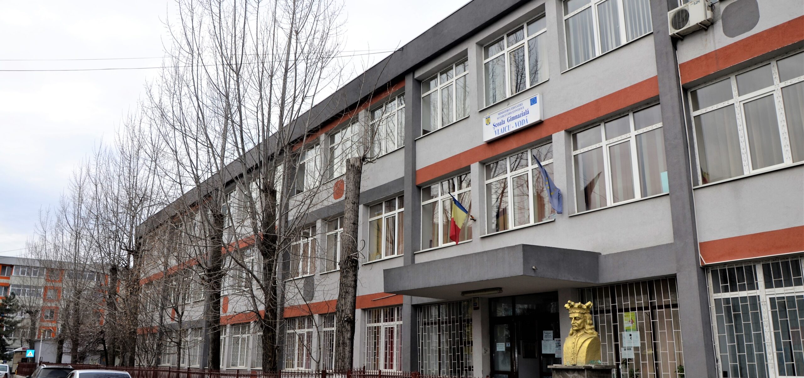 O şcoală din Slatina organizează concurs pentru postul de îngrijitor. Candidaţii trebuie să aibă studii medii