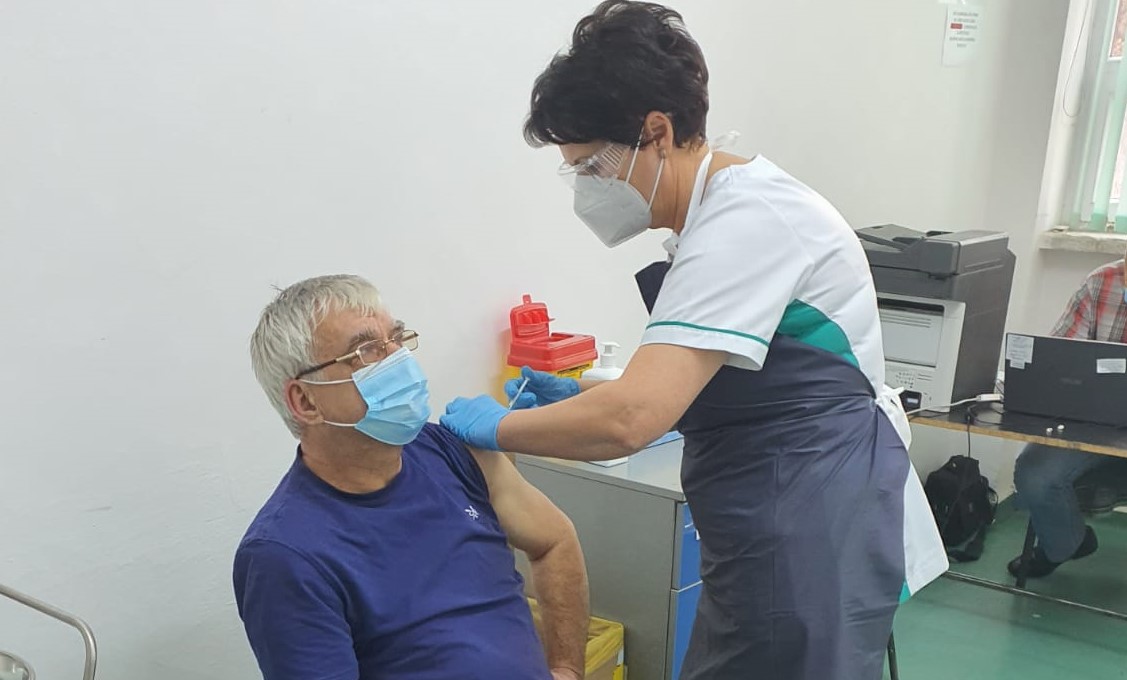 Centru de vaccinare, cu serul adaptat variantelor Omicron, deschis la Policlinica Veche Slatina Centru de vaccinare, cu serul adaptat variantelor Omicron, deschis la Policlinica Veche Slatina