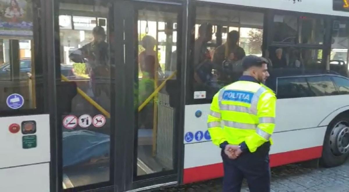 Adolescent, de 16 ani, bătut într-un autobuz în Piteşti. Minorul a ajuns la spital Adolescent, de 16 ani, bătut într-un autobuz în Piteşti. Minorul a ajuns la spital