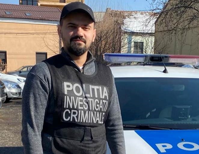 Un poliţist, din Craiova, aflat în timpul liber, a imobilizat un bărbat depistat că fura bunuri dintr-un garaj Un poliţist, din Craiova, aflat în timpul liber, a imobilizat un bărbat depistat că fura bunuri dintr-un garaj