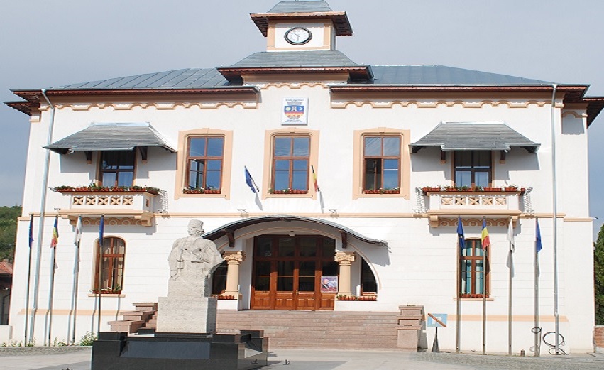 Casieria Primăriei Slatina a fost spartă de hoţi Casieria Primăriei Slatina a fost spartă de hoţi