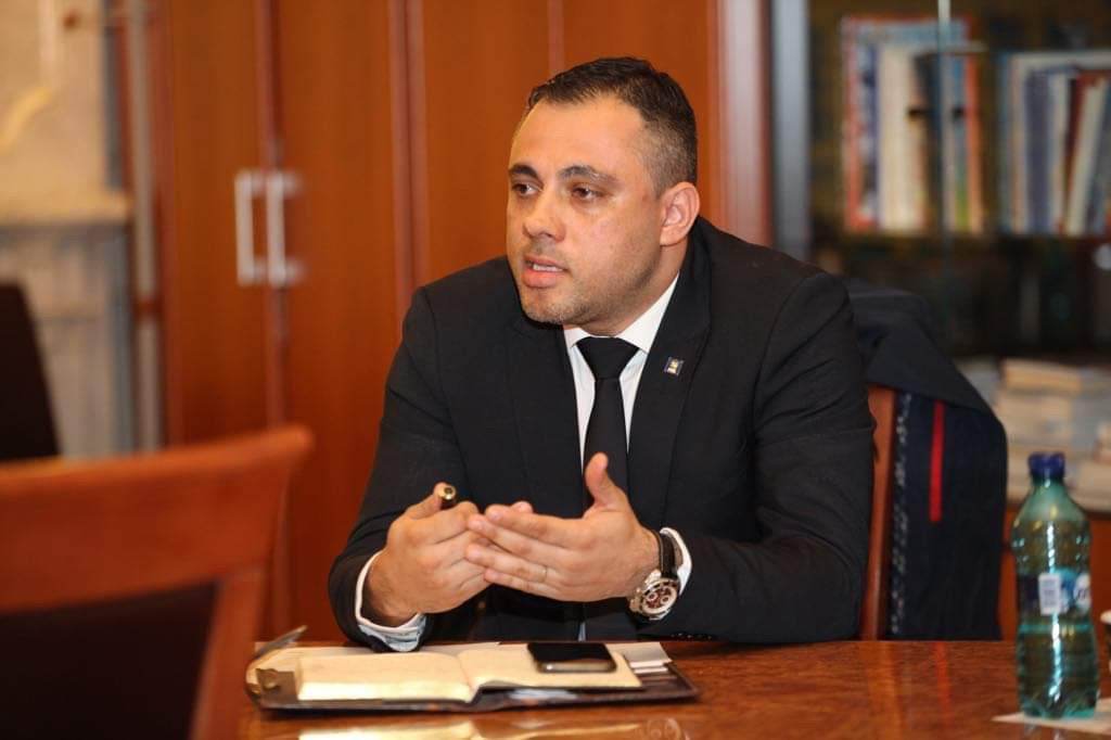 Liviu Voiculescu (PNL Olt), despre noutăţile din Legile Educaţiei: „Premiem performanţa şcolară” Liviu Voiculescu (PNL Olt), despre noutăţile din Legile Educaţiei: „Premiem performanţa şcolară”