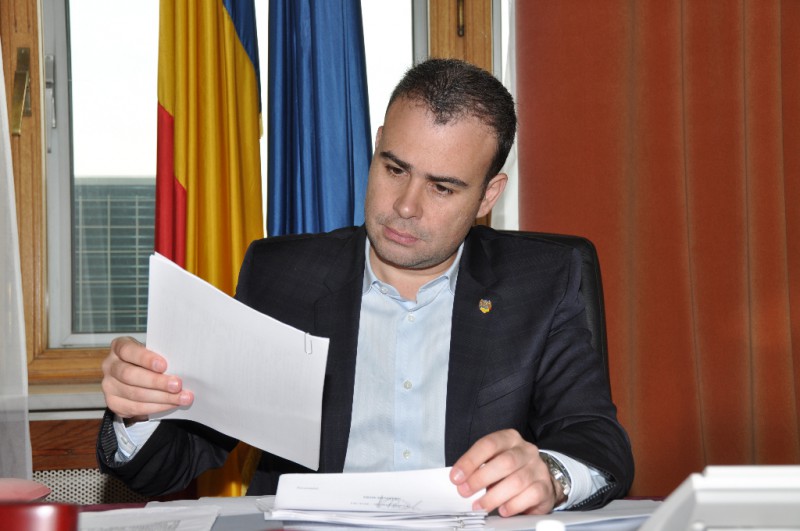 Fostul primar al Slatinei, Darius Vâlcov, scapă de un dosar de corupţie, după ce faptele s-au prescris ca urmare a deciziei CCR Fostul primar al Slatinei, Darius Vâlcov, scapă de un dosar de corupţie, după ce faptele s-au prescris ca urmare a deciziei CCR
