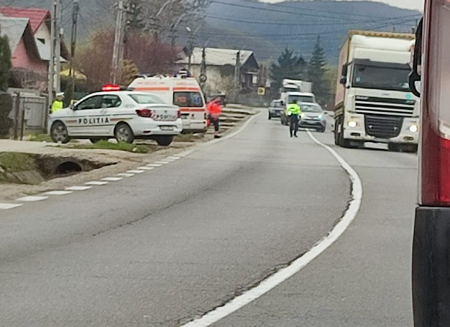 Accident pe DN 7, în Bascov. Un bărbat a fost accidentat grav de o maşină