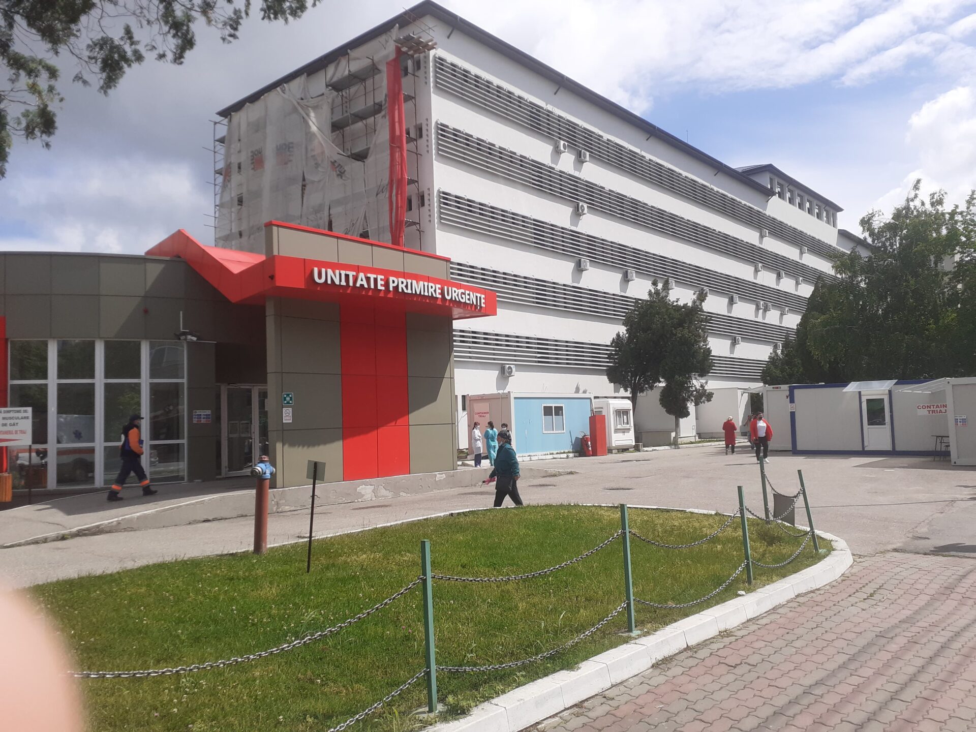 Nu a trecut valul virozelor. Sute de infecţii respiratorii, pneumonii, dar şi cazuri de gripă, în Olt Nu a trecut valul virozelor. Sute de infecţii respiratorii, pneumonii, dar şi cazuri de gripă, în Olt