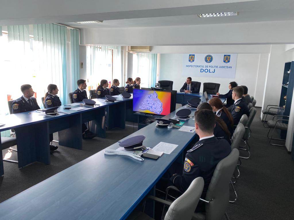 12 absolvenţi ai Şcolii de Poliţie „Vasile Lascăr” Câmpina au fost repartizaţi în cadrul IPJ Dolj 12 absolvenţi ai Şcolii de Poliţie „Vasile Lascăr” Câmpina au fost repartizaţi în cadrul IPJ Dolj
