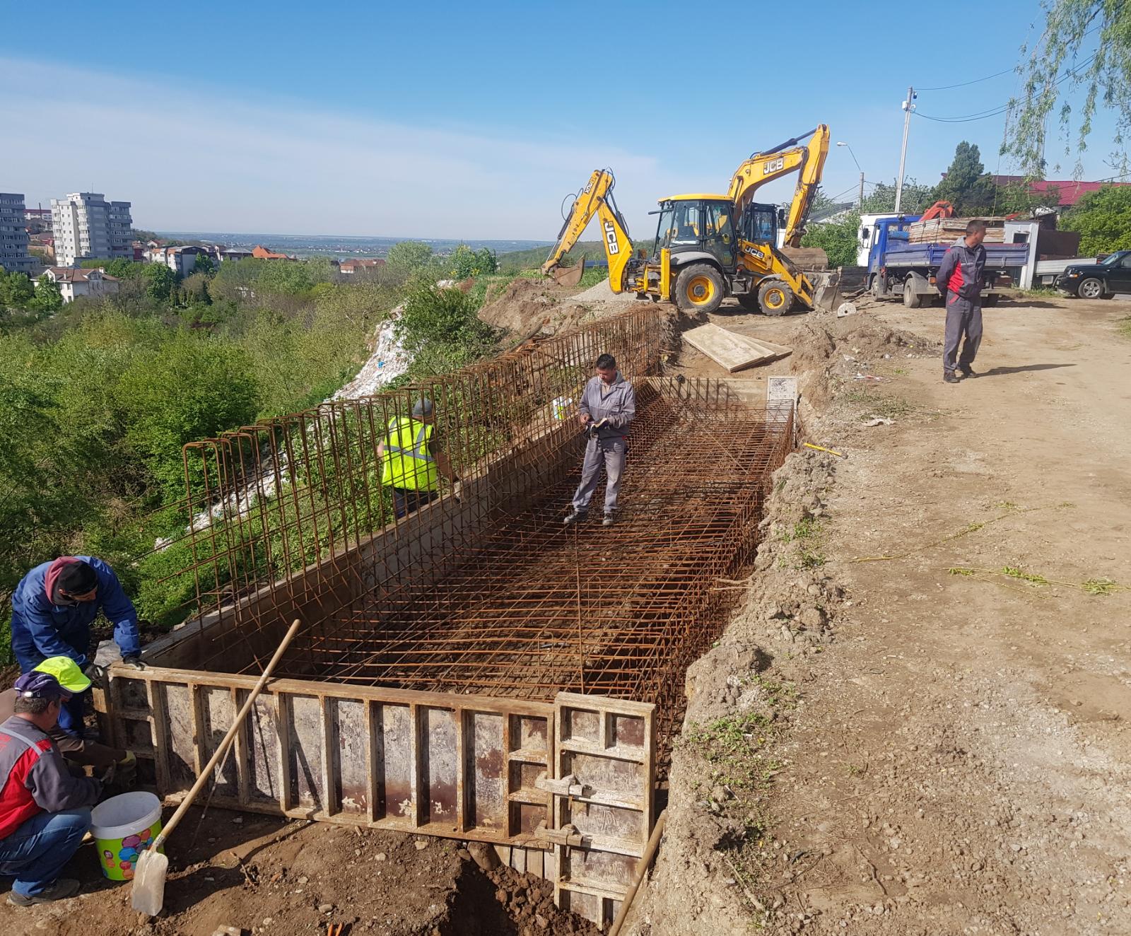 FOTO. Primăria Slatina a început lucrările de asfaltare pe tronsonul din balast de pe strada Oituz FOTO. Primăria Slatina a început lucrările de asfaltare pe tronsonul din balast de pe strada Oituz
