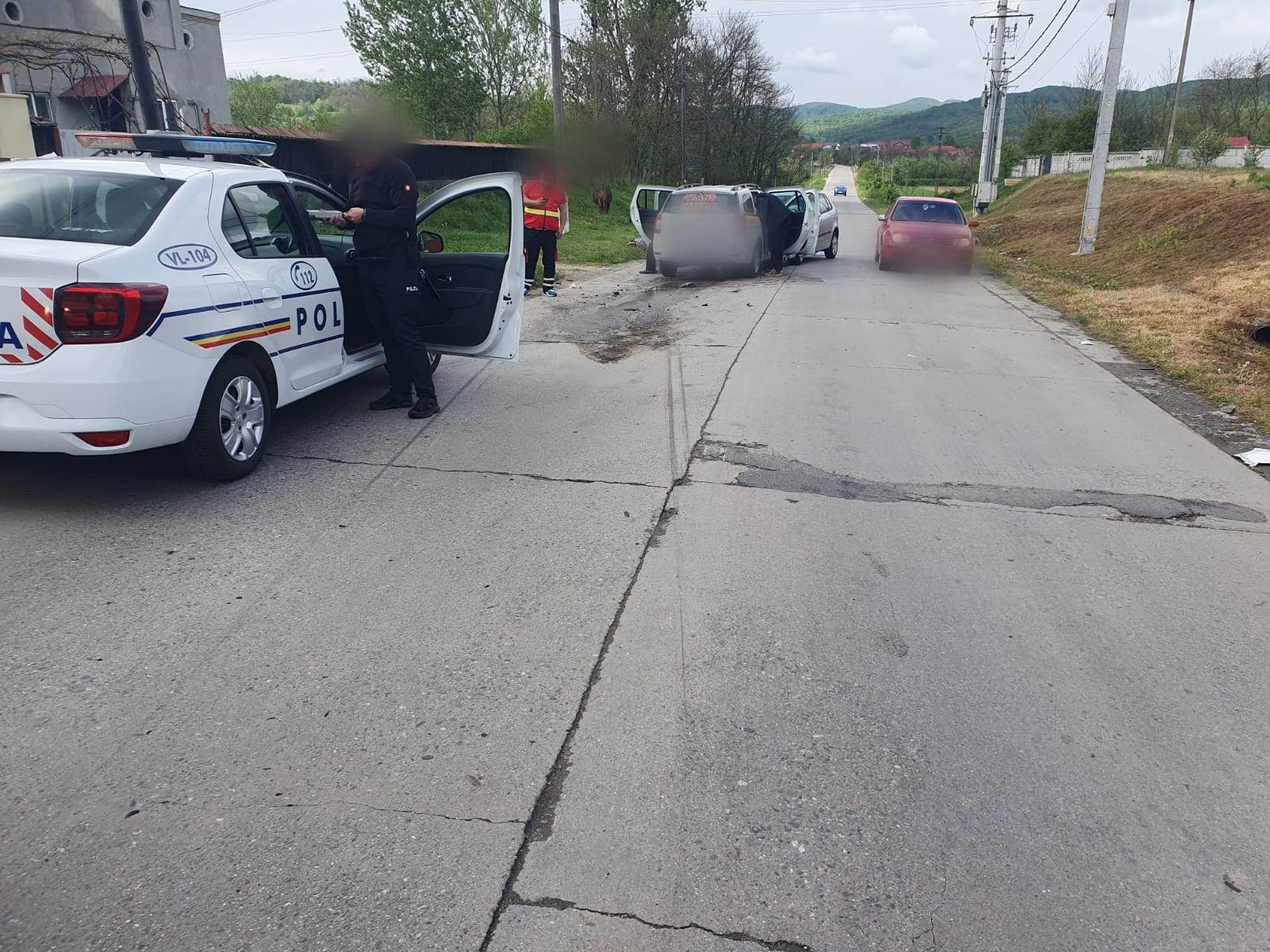 Accident cu cinci victime, în Vâlcea, după impactul între o ambulanţă transport persoane şi un autoturism Accident cu cinci victime, în Vâlcea, după impactul între o ambulanţă transport persoane şi un autoturism