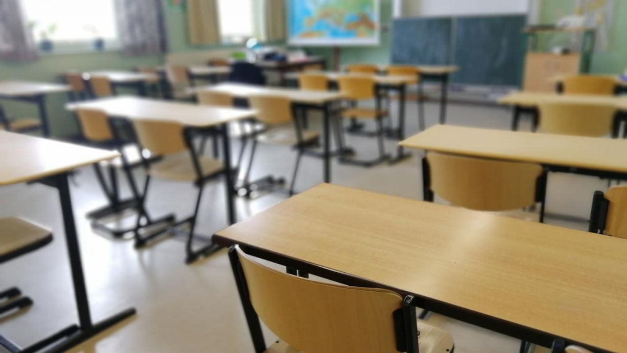 Grevă de avertisment miercuri, între orele 11.00-13.00, în unităţile de învăţământ. Sindicatele anunţă GREVĂ generală din 22 mai Grevă de avertisment miercuri, între orele 11.00-13.00, în unităţile de învăţământ. Sindicatele anunţă GREVĂ generală din 22 mai