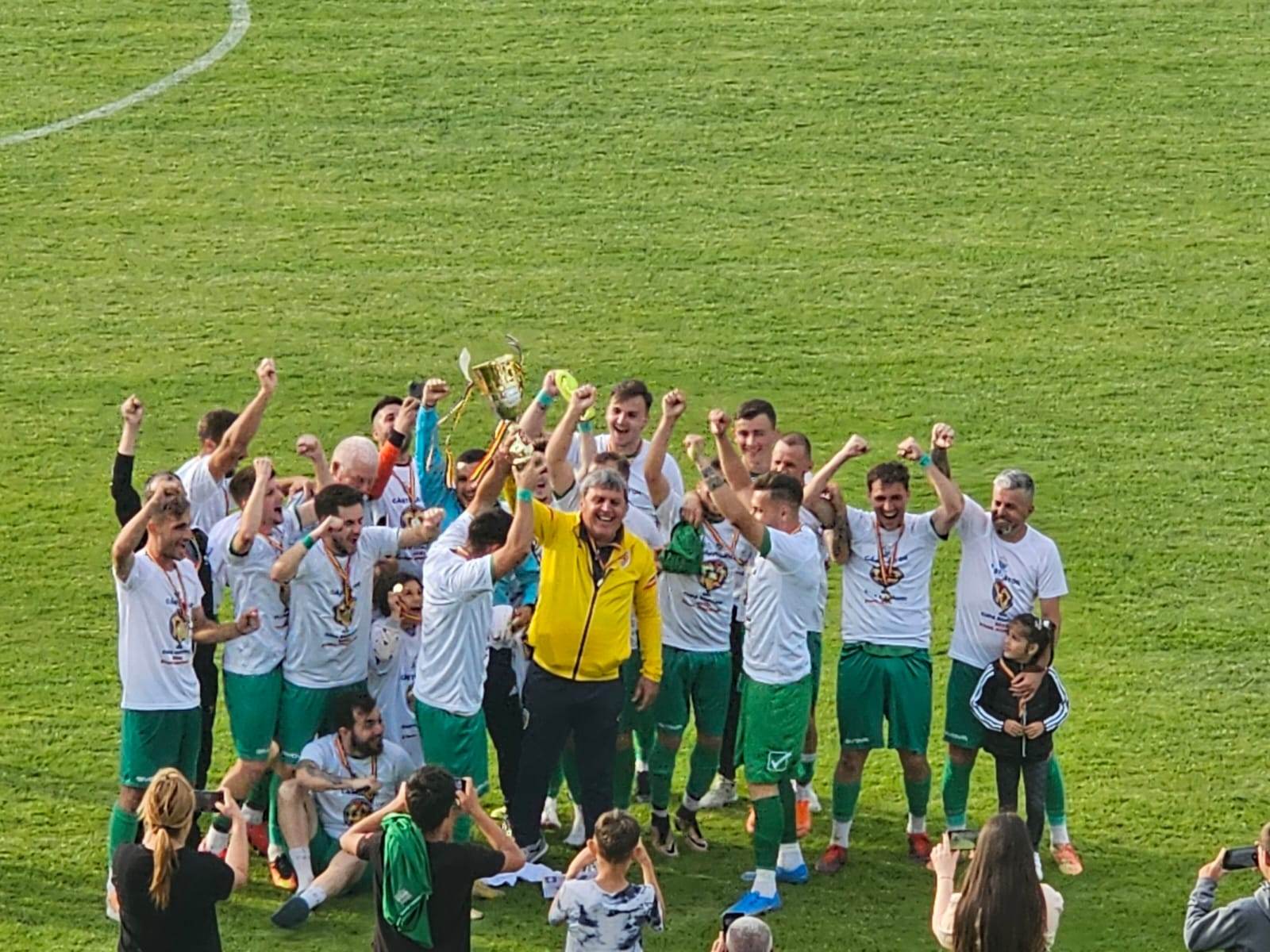 FOTO. Oltul Curtişoara, învinsă în finala Cupei României. IRIS Nicolae Titulescu câştigă trofeul judeţean