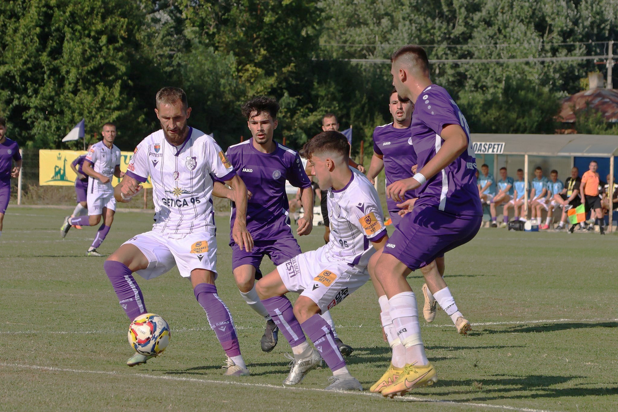Liga a III-a începe în weekend. Vediţa Coloneşti-U Craiova 1948, Flacăra Horezu-Petrolul Potcoava, meciurile din runda inaugurală ale echipelor din Olt Liga a III-a începe în weekend. Vediţa Coloneşti-U Craiova 1948, Flacăra Horezu-Petrolul Potcoava, meciurile din runda inaugurală ale echipelor din Olt