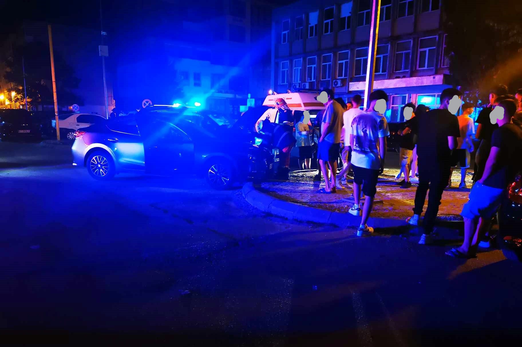 VIDEO. Accident în miezul nopţii, în Slatina, zona Policlinica Veche. Impact între două autoturisme