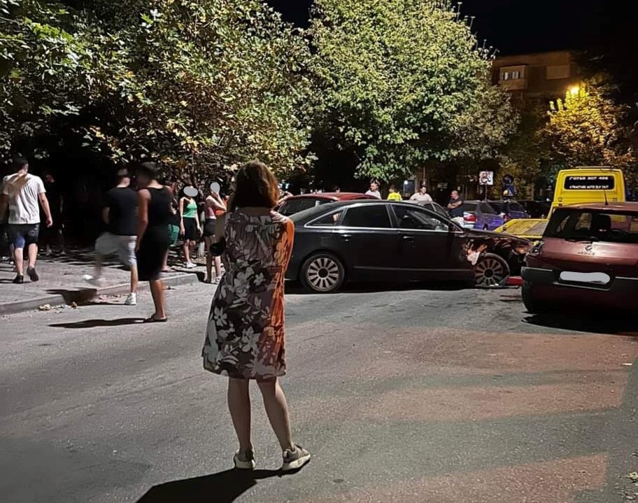O tânără beată şi drogată, din Slatina, a făcut praf şase maşini parcate pe strada Unirii