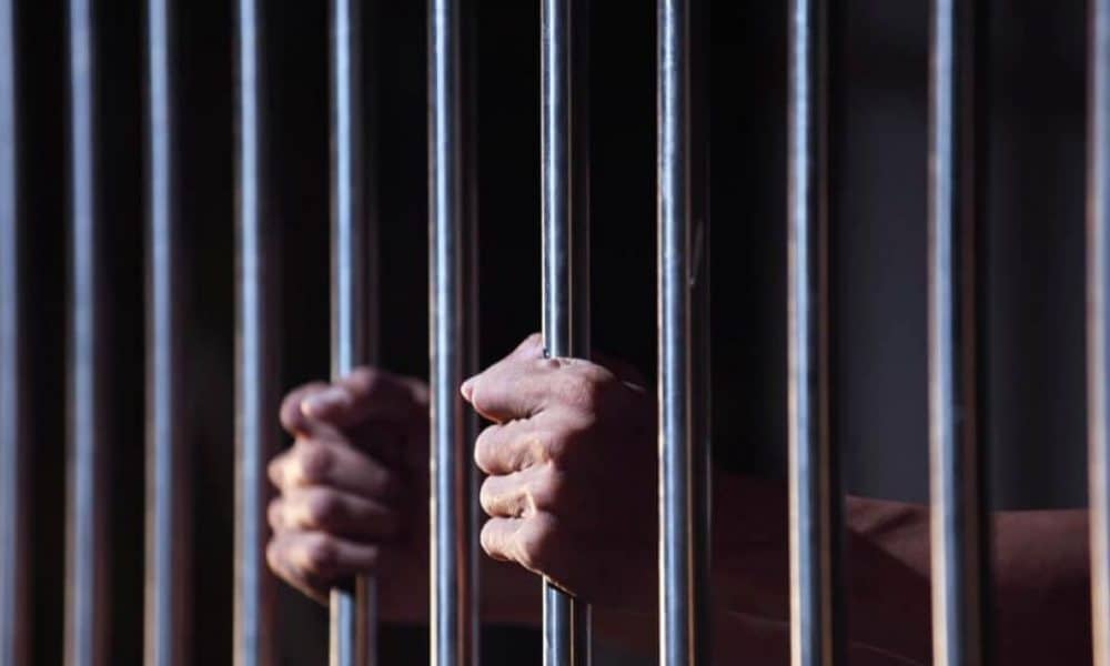 Un tânăr, din Slatina, condamnat la închisoare în Franţa, prins de poliţiştii din cadrul IPJ Olt Un tânăr, din Slatina, condamnat la închisoare în Franţa, prins de poliţiştii din cadrul IPJ Olt