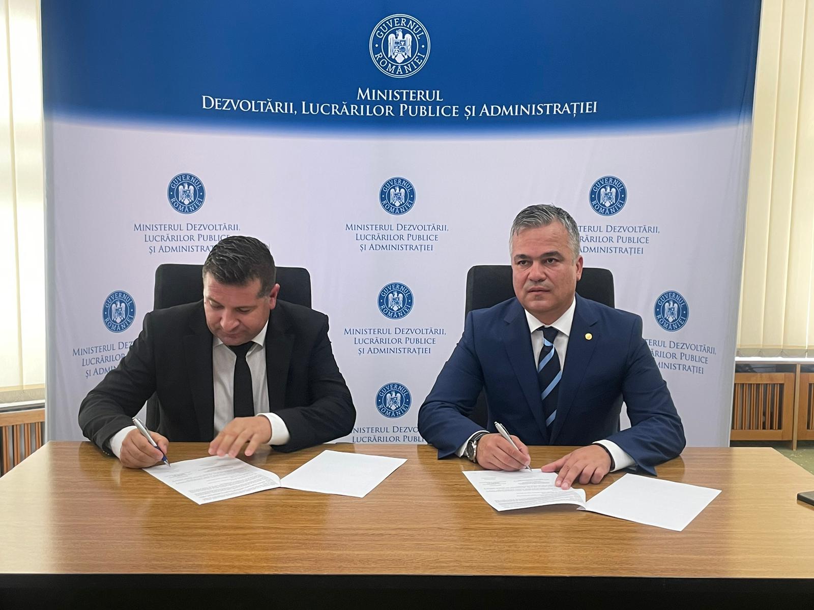 CJ Olt şi cinci primării din judeţ au semnat contractele de finanţare pentru investiţii prin programul „Anghel Saligny” CJ Olt şi cinci primării din judeţ au semnat contractele de finanţare pentru investiţii prin programul „Anghel Saligny”