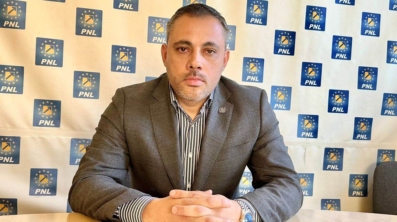 Liviu Voiculescu, despre intrigile menite să dezbine PNL Olt: „Ştiu să duc doar lupte cinstite, iar preocuparea pentru oameni primează” Liviu Voiculescu, despre intrigile menite să dezbine PNL Olt: „Ştiu să duc doar lupte cinstite, iar preocuparea pentru oameni primează”