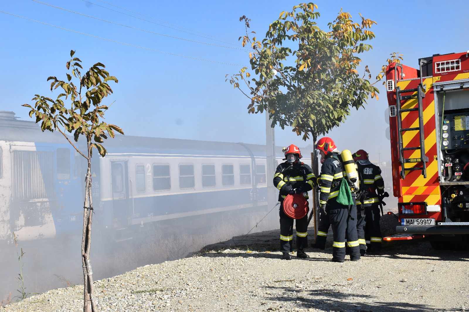 VIDEO. Accident feroviar în Piatra-Olt. 17 victime transportate la spital, după impactul între două trenuri (Exerciţiu ISU Olt)