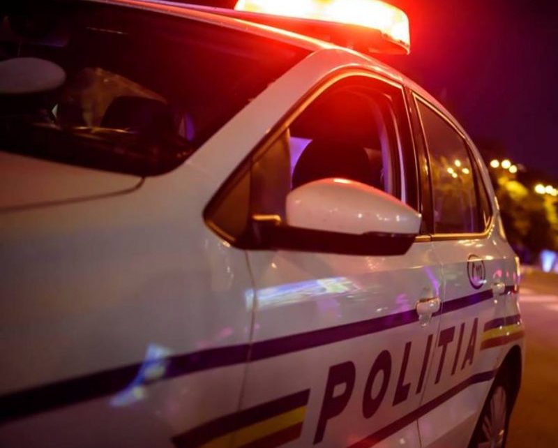 Trimis în judecată, după ce i-a furat telefonul şi adidaşii unui copil de 13 ani, care se juca pe un teren de sport, din Piteşti Trimis în judecată, după ce i-a furat telefonul şi adidaşii unui copil de 13 ani, care se juca pe un teren de sport, din Piteşti