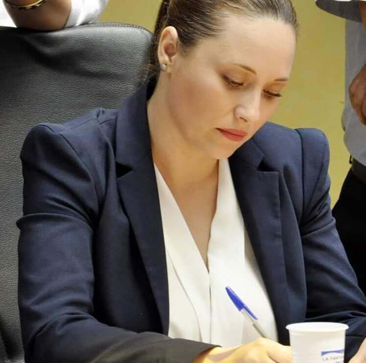 Subprefectul Ana Maria Ciauşu a demisionat din PNL Olt. „De foarte mult timp, ceea ce mi se întâmplă mă afectează” Subprefectul Ana Maria Ciauşu a demisionat din PNL Olt. „De foarte mult timp, ceea ce mi se întâmplă mă afectează”