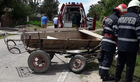 Accident în Livezi. O maşină a intrat într-o căruţă. Două persoane rănite Accident în Livezi. O maşină a intrat într-o căruţă. Două persoane rănite