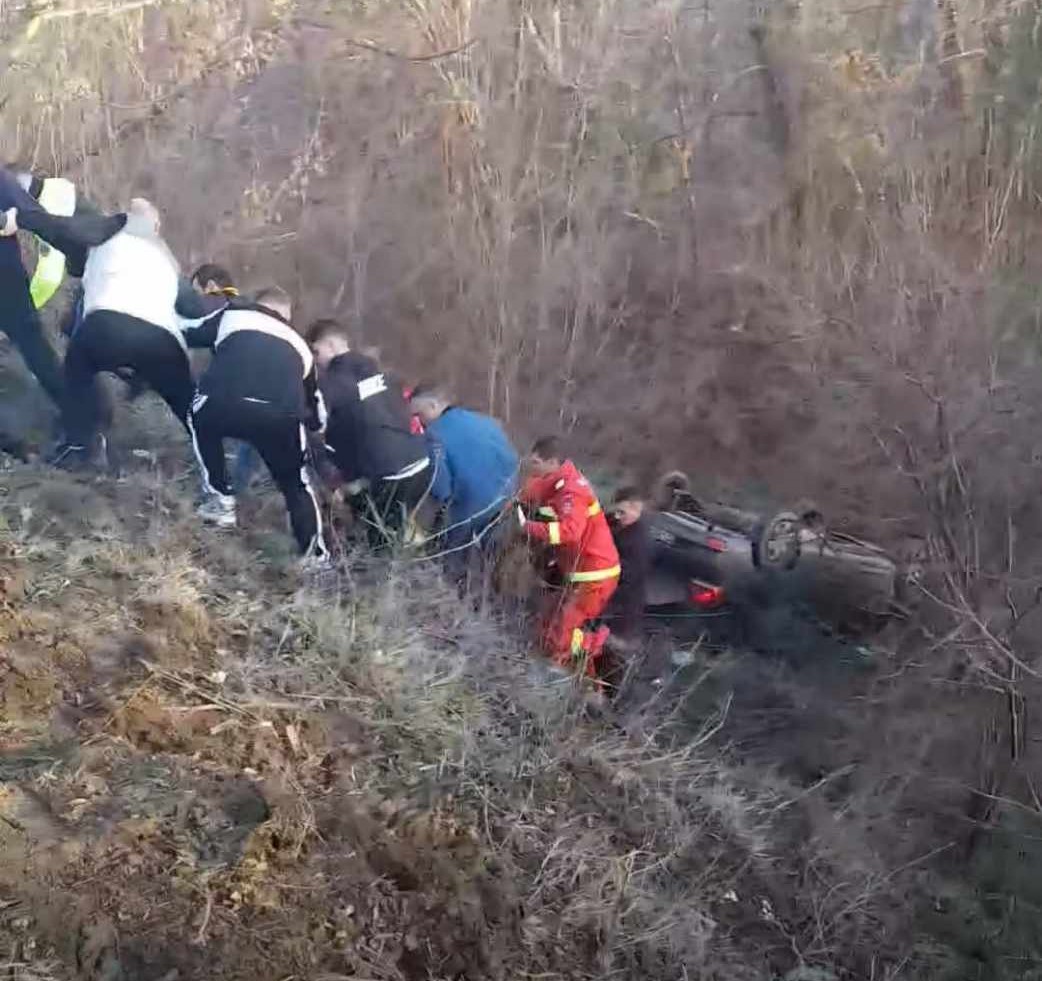O femeie, de 38 de ani, din Craiova, s-a răsturnat cu maşina în Breasta