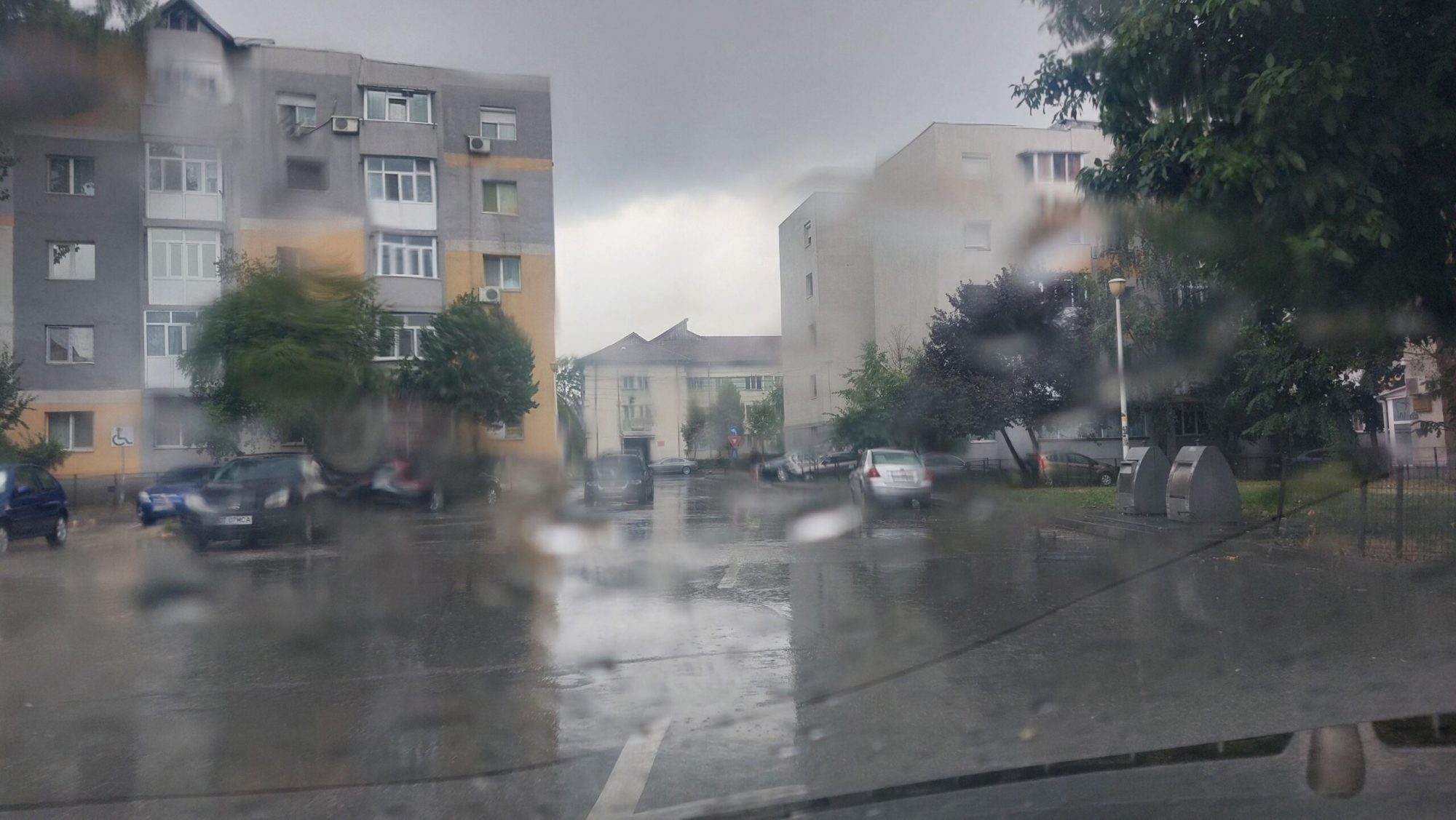 Ploile continuă în întreaga ţară, iar la munte va ninge şi se va depune strat consistent de zăpadă Ploile continuă în întreaga ţară, iar la munte va ninge şi se va depune strat consistent de zăpadă