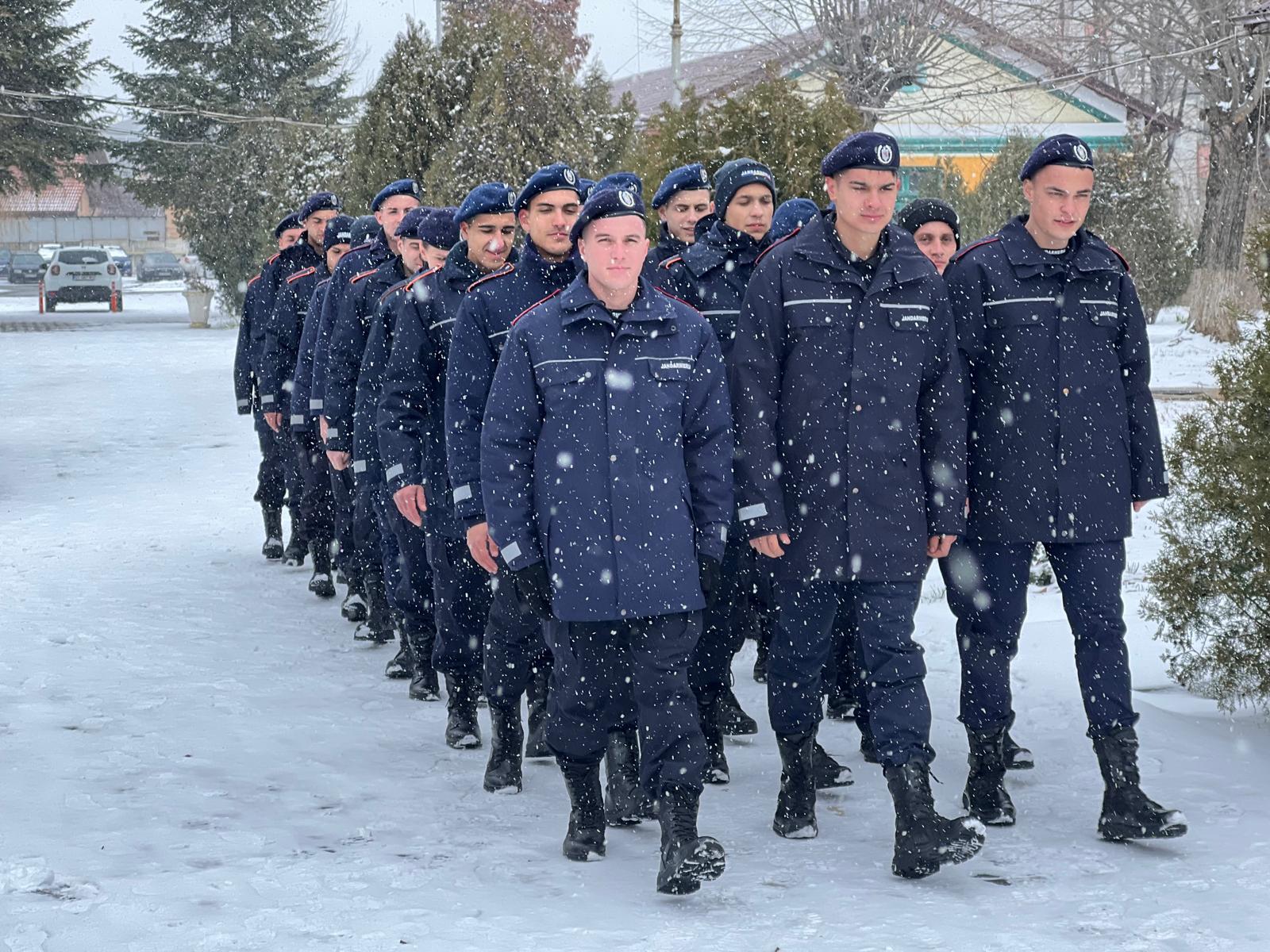Stagiu de practică la Jandarmeria Olt pentru 29 de elevi ai Școlii Militare de Subofițeri de Jandarmi Drăgăşani Stagiu de practică la Jandarmeria Olt pentru 29 de elevi ai Școlii Militare de Subofițeri de Jandarmi Drăgăşani