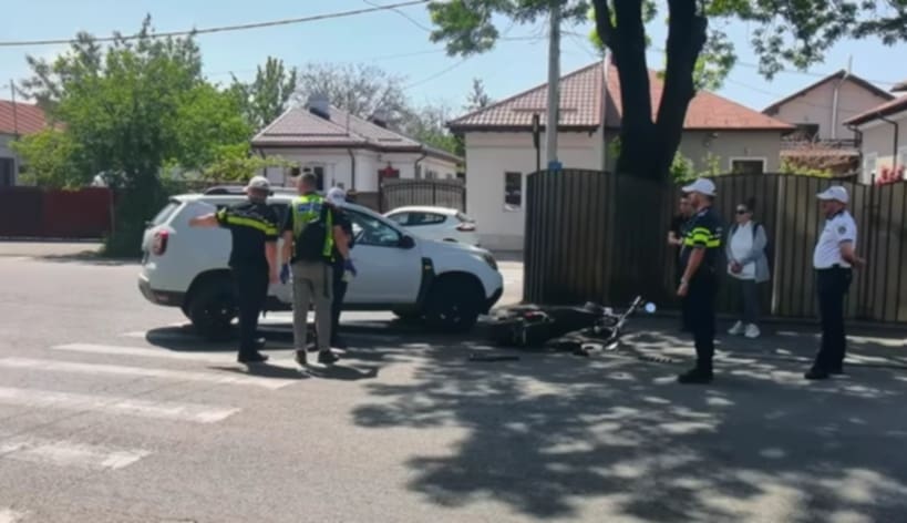 Accident în Craiova. Un tânăr, aflat pe o trotinetă electrică, lovit de o maşină Accident în Craiova. Un tânăr, aflat pe o trotinetă electrică, lovit de o maşină