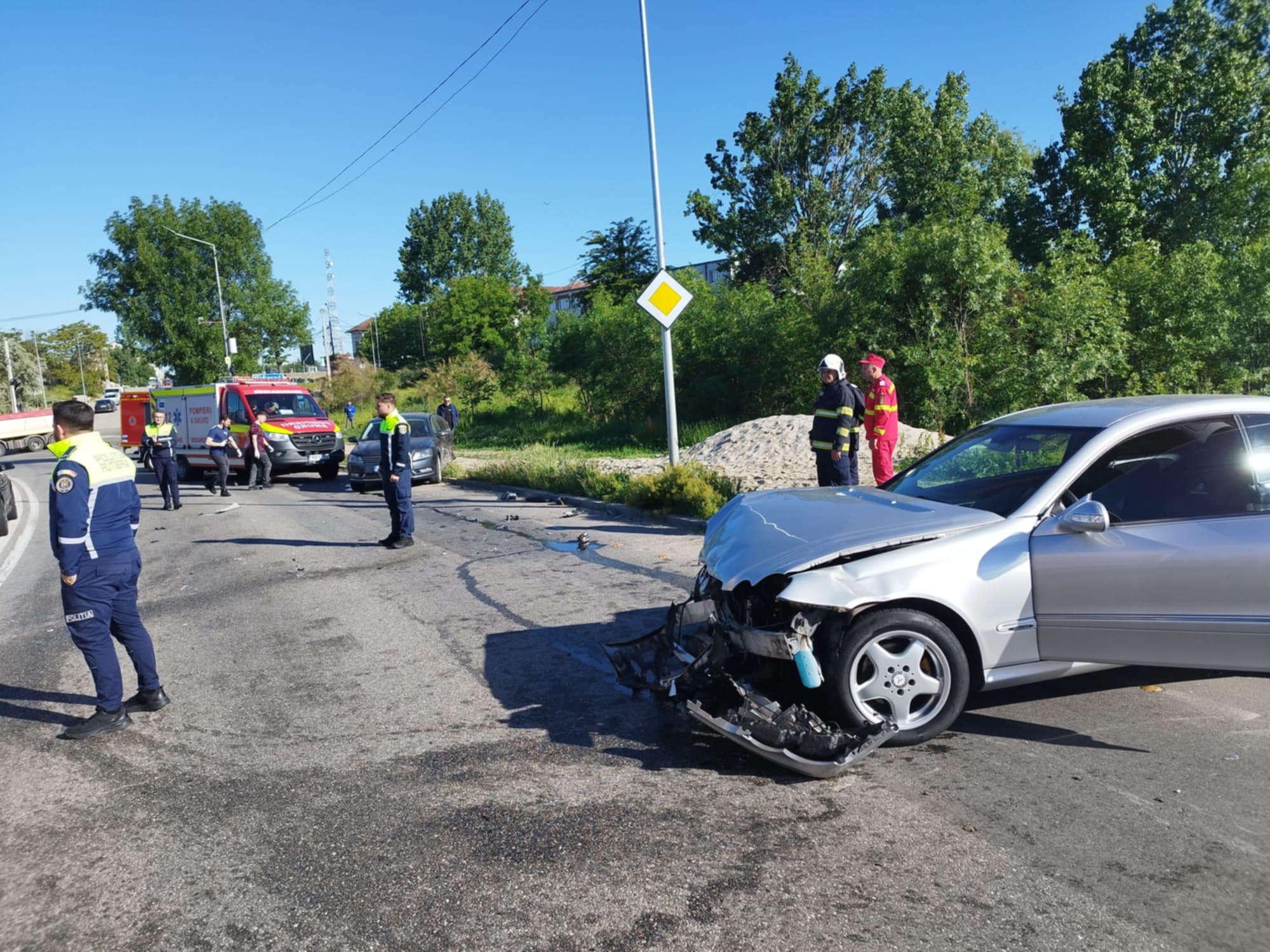 Accident în Slatina, provocat de un cetăţean turc. O femeie, transportată la UPU Slatina Accident în Slatina, provocat de un cetăţean turc. O femeie, transportată la UPU Slatina