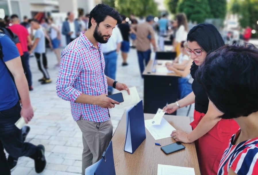 Peste 500 de job-uri la Bursa Locurilor de Muncă organizată vineri, 8 mai, în Slatina şi Caracal Peste 500 de job-uri la Bursa Locurilor de Muncă organizată vineri, 8 mai, în Slatina şi Caracal