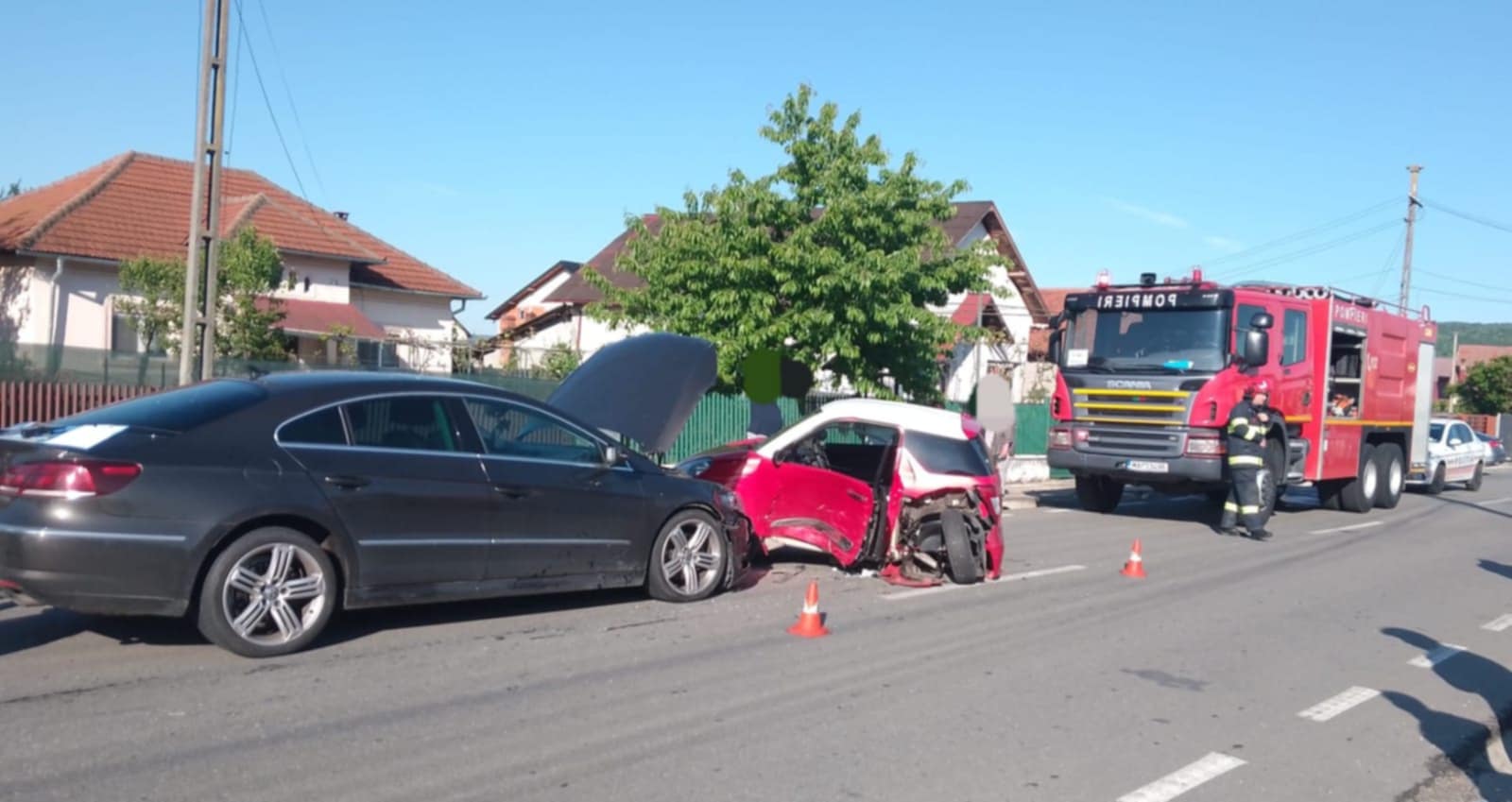 Doi tineri de 16 şi 17 ani, răniţi într-un accident petrecut pe un drum din Argeş Doi tineri de 16 şi 17 ani, răniţi într-un accident petrecut pe un drum din Argeş
