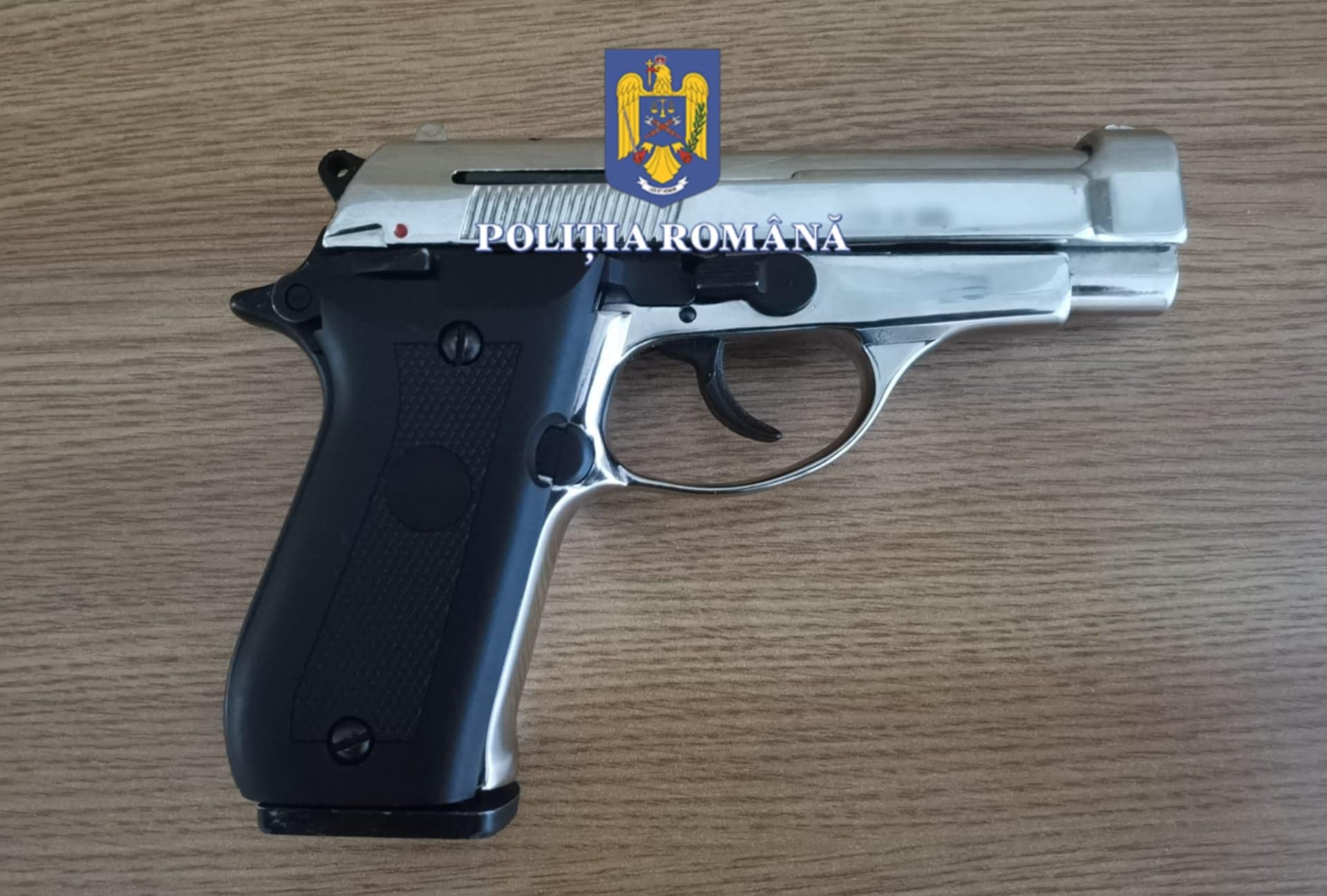 Doi copii au tras cu pistolul noaptea, pe o stradă dintr-o localitate din Olt