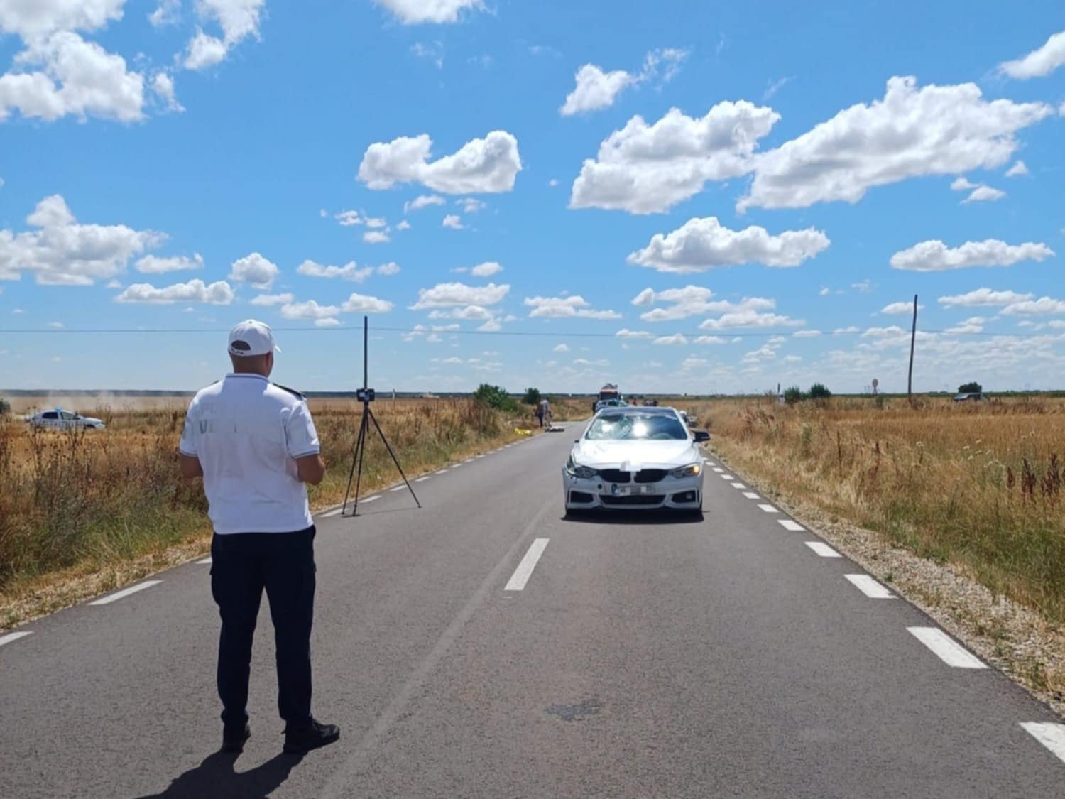 Bărbat aflat pe o bicicletă cu motor artizanal, spulberat de un autoturism Bărbat aflat pe o bicicletă cu motor artizanal, spulberat de un autoturism