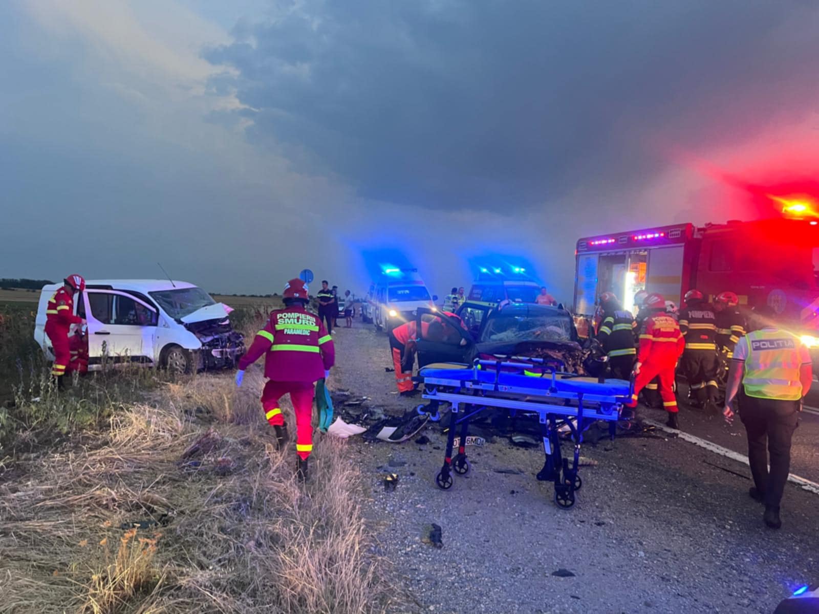 Accident pe DN 64, în Olt. Patru persoane rănite, după impactul între două autoturisme Accident pe DN 64, în Olt. Patru persoane rănite, după impactul între două autoturisme