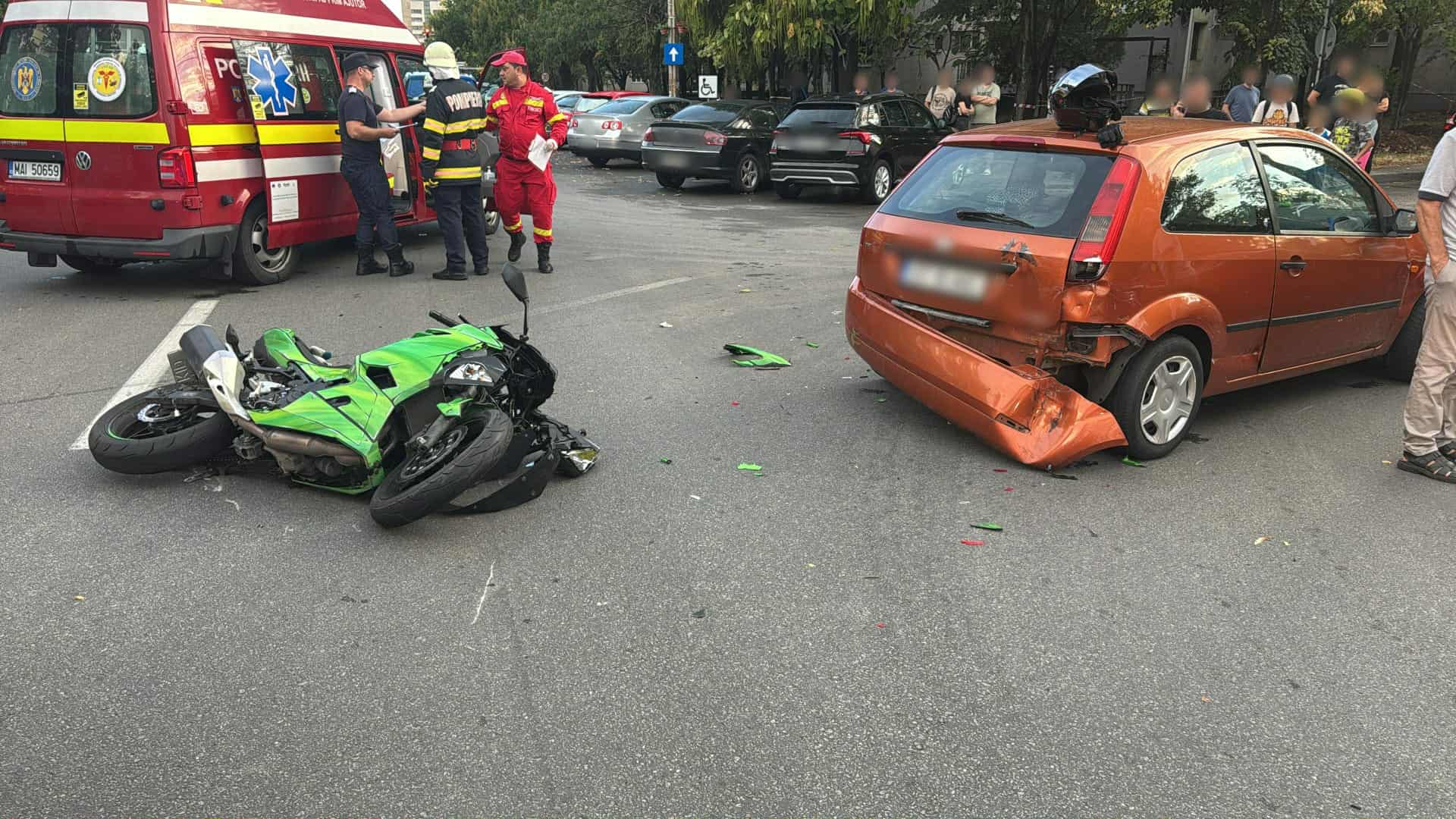 Accident în Slatina. O tânără, aflată pe o motocicletă, lovită de un autoturism Accident în Slatina. O tânără, aflată pe o motocicletă, lovită de un autoturism