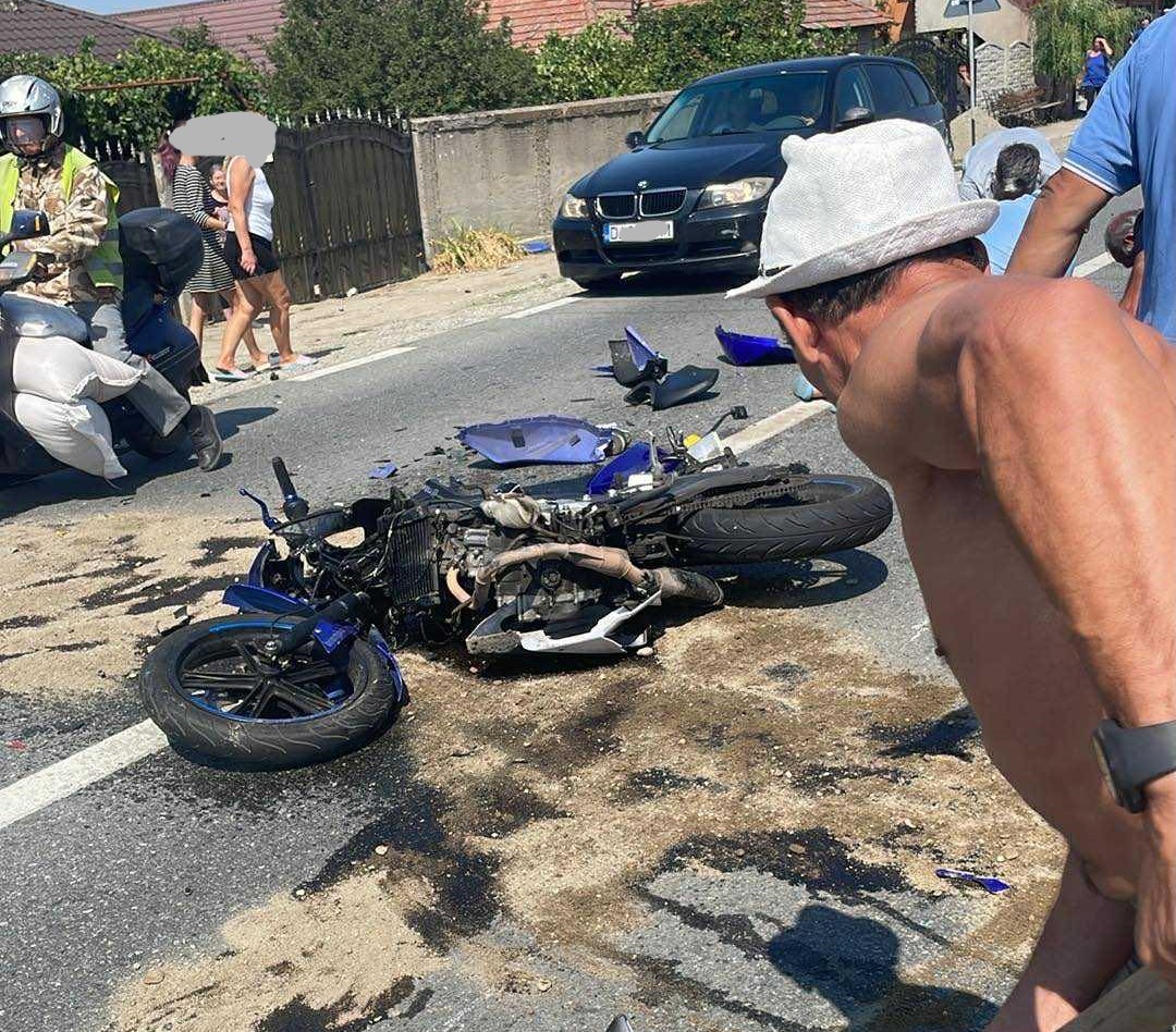Accident grav pe DN 55, în Dolj. Un tânăr, de 18 ani, şi o femeie au ajuns la spital Accident grav pe DN 55, în Dolj. Un tânăr, de 18 ani, şi o femeie au ajuns la spital