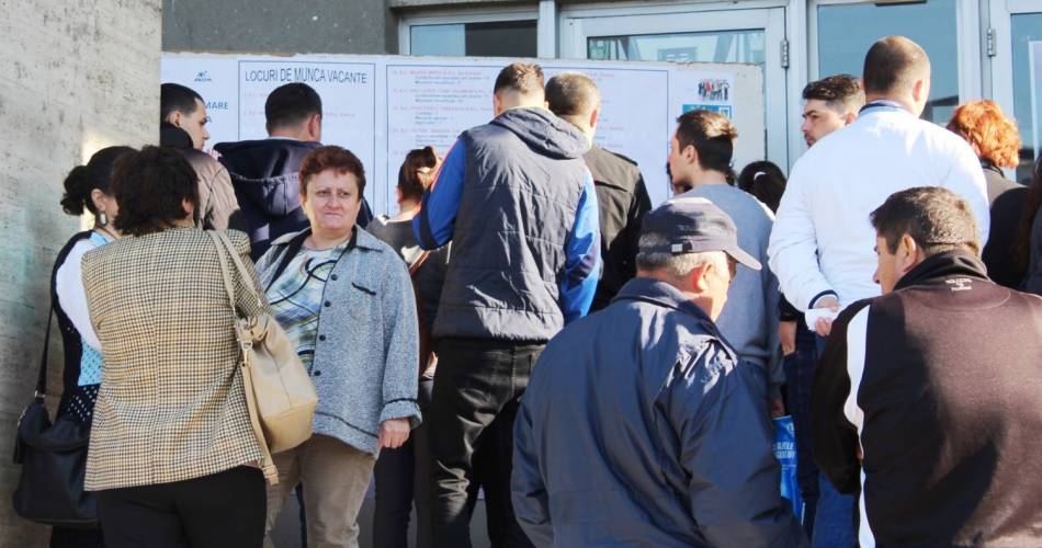 Puţin peste 2.000 de persoane, din Olt, şi-au găsit de lucru, în primele şapte luni ale anului, cu sprijinul AJOFM Puţin peste 2.000 de persoane, din Olt, şi-au găsit de lucru, în primele şapte luni ale anului, cu sprijinul AJOFM