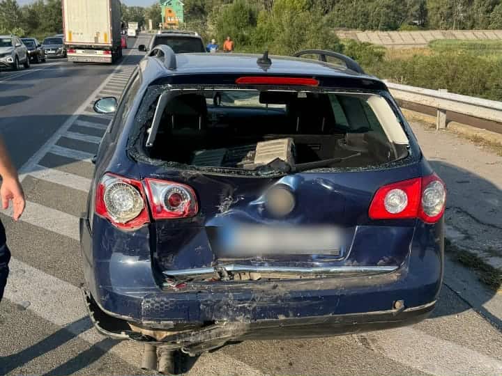 Accident pe DN 65, în zona Podului Olt. Trei maşini implicate Accident pe DN 65, în zona Podului Olt. Trei maşini implicate