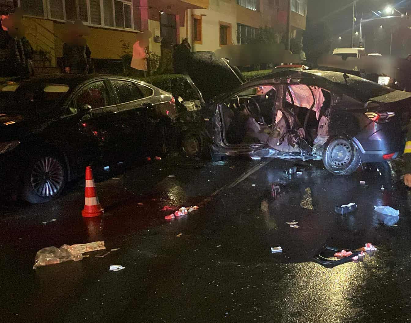 Un băiat de 18 ani, din Sârbii-Măgura, judeţul Olt, şi-a pierdut viaţa, după un accident grav petrecut în Piteşti Un băiat de 18 ani, din Sârbii-Măgura, judeţul Olt, şi-a pierdut viaţa, după un accident grav petrecut în Piteşti