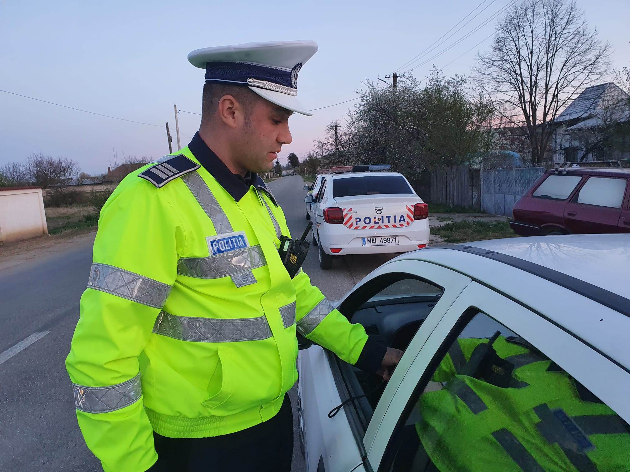 Tânăr din Piatra-Olt, depistat în trafic fără a deţine permis de conducere, dar şi sub influenţa alcoolului Tânăr din Piatra-Olt, depistat în trafic fără a deţine permis de conducere, dar şi sub influenţa alcoolului