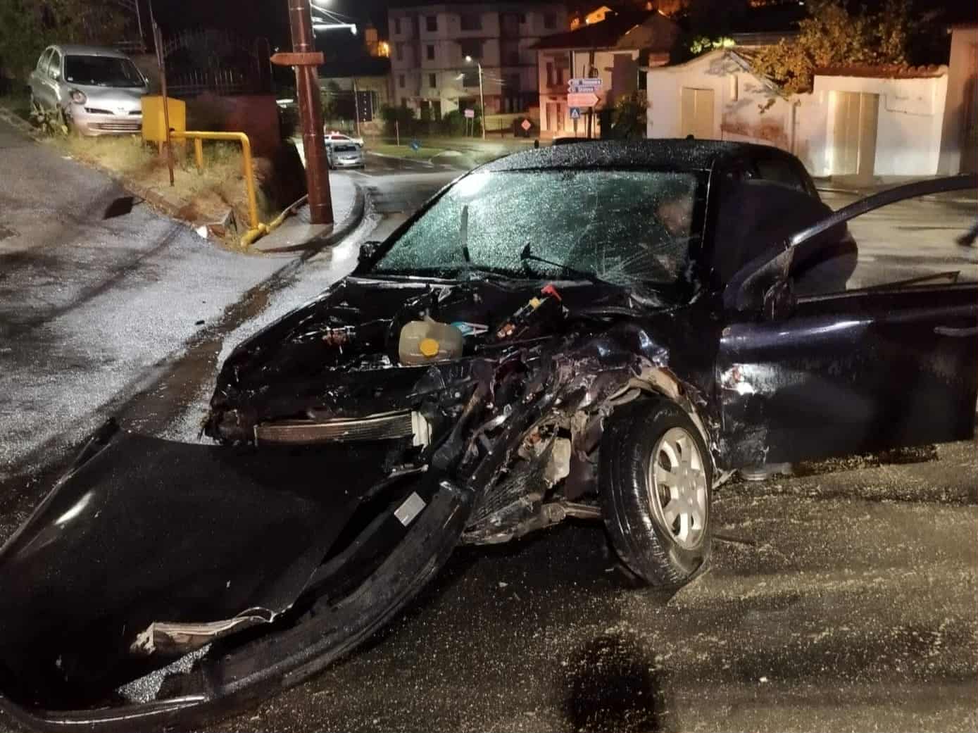 Accident noaptea trecută, în Slatina. Un tânăr sub influenţa alcoolului, dar şi cu permisul suspendat, a băgat în spital două persoane