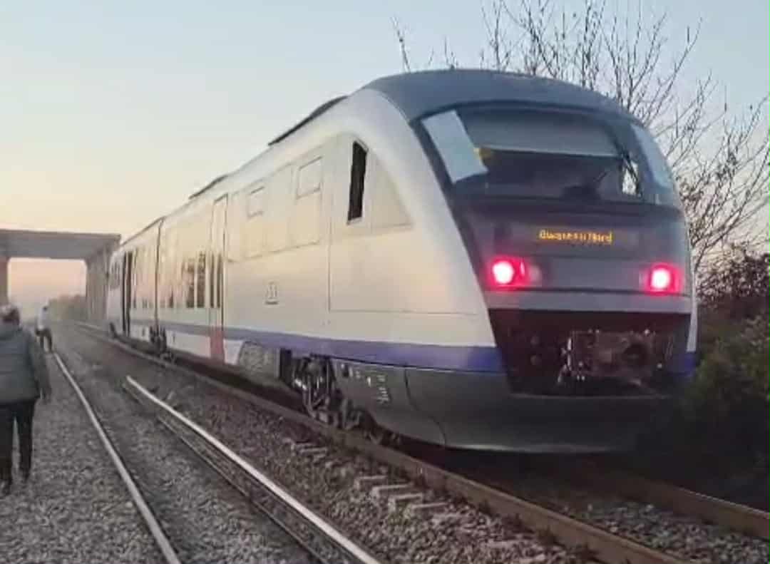 VIDEO. Persoană decedată, după ce a fost lovită de tren. Identitatea nu a fost stabilită VIDEO. Persoană decedată, după ce a fost lovită de tren. Identitatea nu a fost stabilită