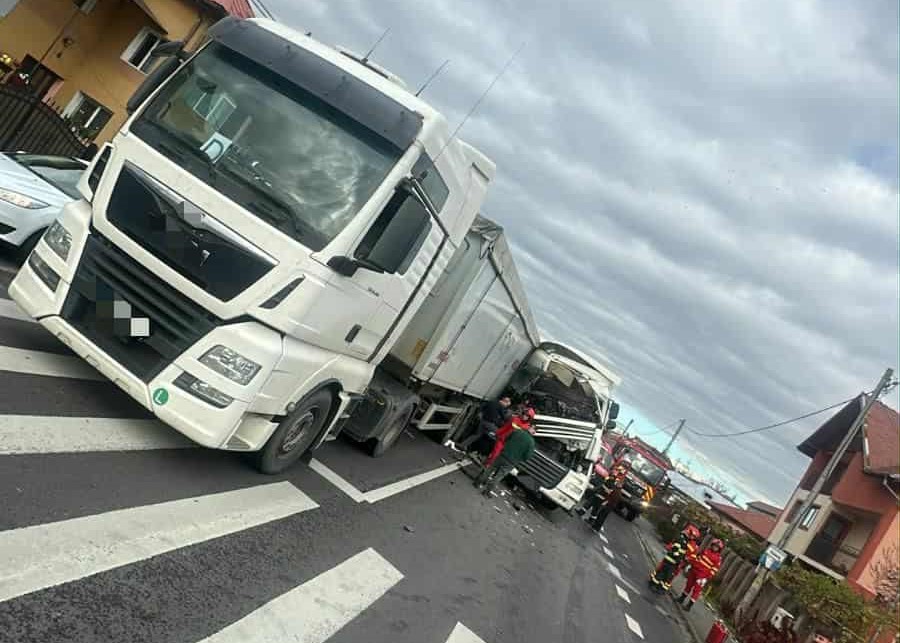 Accident pe DN 7. Trafic blocat pe sensul Piteşti-Sibiu Accident pe DN 7. Trafic blocat pe sensul Piteşti-Sibiu